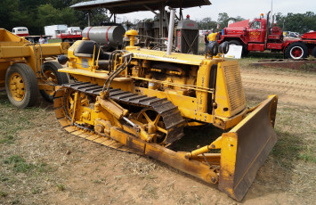 Картинка caterpillar+d2+diesel+bulldozer техника бульдозеры+на+гусенецах ковш гусеницы бульдозер