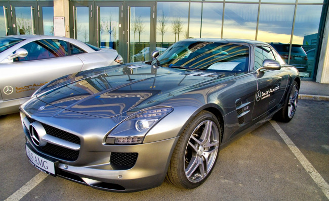 Обои картинки фото mercedes amg sls, автомобили, выставки и уличные фото, amg, merc, mercedes-benz, ag, daimler, подразделение, легковые, грузовики, автобусы, двигатели, германия