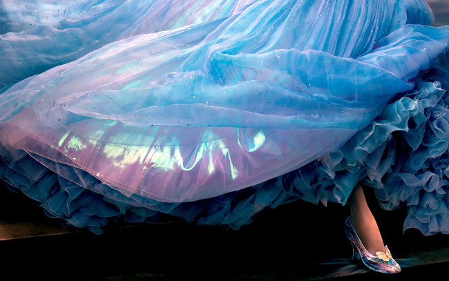 Обои картинки фото кино фильмы, cinderella , 2015, туфелька