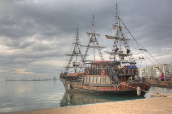 Картинка корабли парусники причал