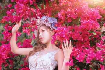 Картинка девушки -+азиатки девушка азиатка цветы венок лицо