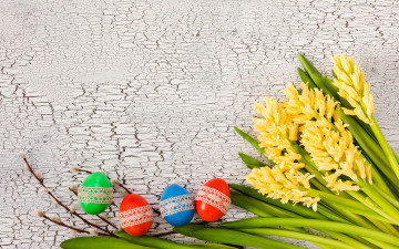Картинка праздничные пасха цветы яйца colorful happy yellow wood верба flowers easter eggs decoration hyacinth