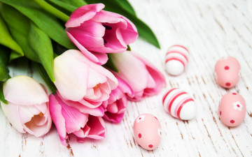 Картинка праздничные пасха цветы яйца тюльпаны happy wood pink flowers tulips easter eggs decoration