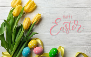 Картинка праздничные пасха яйца букет желтые colorful тюльпаны happy yellow wood flowers tulips easter eggs decoration