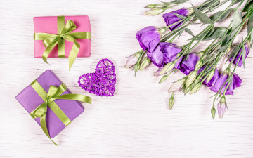 Картинка праздничные подарки+и+коробочки букет подарки сердечко эустома