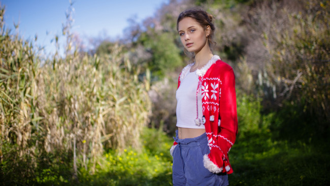 Обои картинки фото clarice elvira, девушки, clarice elvira , iona tressa,  clarice rylsky, clarice, elvira, шатенка, iona, tressa, rylsky, девушка, модель, красотка, красавица, стройная, сексуальная, поза, взгляд, макияж, флирт