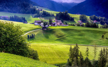 обоя города, валь-де-фюнес,  санта-маддалена , италия, горы, долина, лес