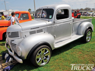 Картинка автомобили выставки уличные фото