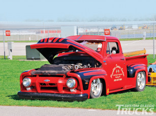 Картинка автомобили выставки уличные фото