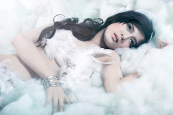 Картинка девушки -unsort+ азиатки перья