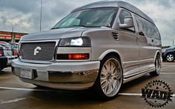 Картинка автомобили выставки+и+уличные+фото savanna