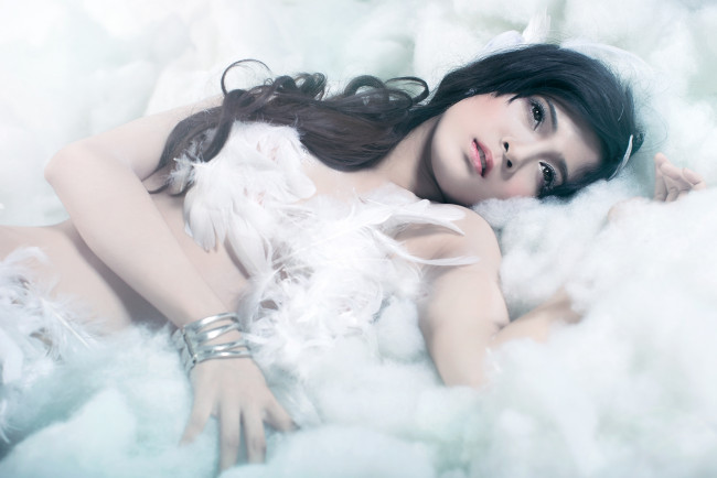 Обои картинки фото девушки, -unsort , азиатки, перья