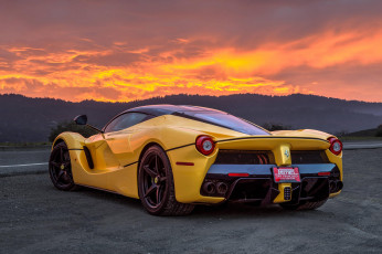 Картинка автомобили ferrari laferrari