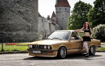 Картинка автомобили -авто+с+девушками bmw 5 series gold