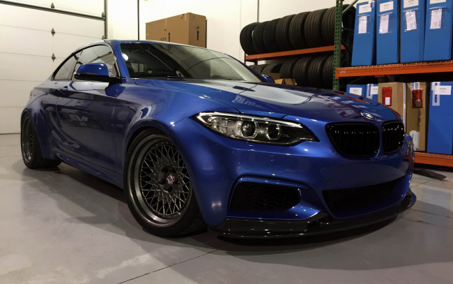 Обои картинки фото автомобили, bmw, blue, tuning, garage