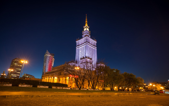 Обои картинки фото palace of culture and science,  warsaw, города, варшава , польша, высотка, парк