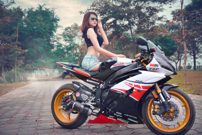 Обои картинки фото мотоциклы, мото с девушкой, девица, байк