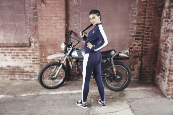 Картинка kylie+jenner+и+мотоцикл мотоциклы мото+с+девушкой kylie jenner puma модель знаменитость костюм фотоссесия