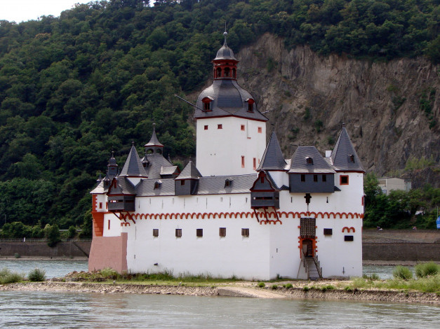 Обои картинки фото fortress pfalzgrafenstein in rhine river, germany, города, - дворцы,  замки,  крепости, fortress, pfalzgrafenstein, in, rhine, river
