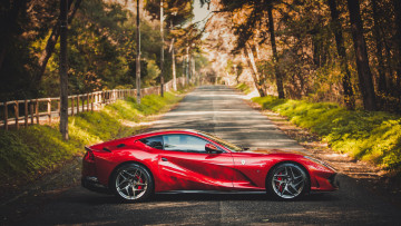 Картинка автомобили ferrari 812