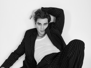 Картинка мужчины kj+apa kj apa