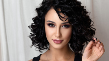 Картинка девушки -+лица +портреты брюнетка локоны взгляд