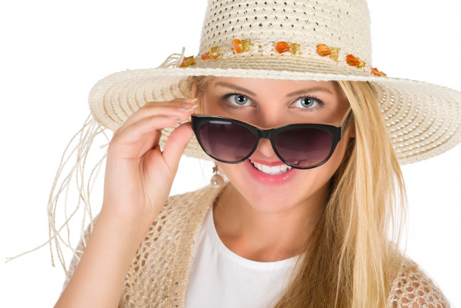 Обои картинки фото девушки, - блондинки,  светловолосые, блондинка, улыбка, очки, шляпа