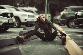 Картинка бестия девушки -+рыжеволосые+и+разноцветные девушка женщина разноцветная сексуальная модель звезда позирует разная обувь верхняя стильная одежда нижнее эротическое бельё трусы лифчик аксессуары макияж колготки чулки и множество элементов на фотографии