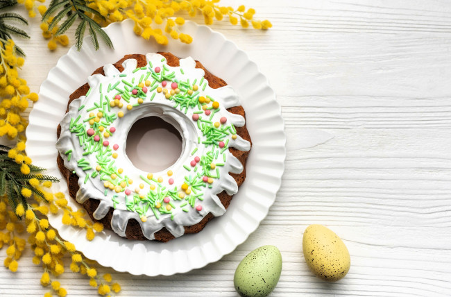 Обои картинки фото праздничные, пасха, мимоза, кекс, тарелка, яйца