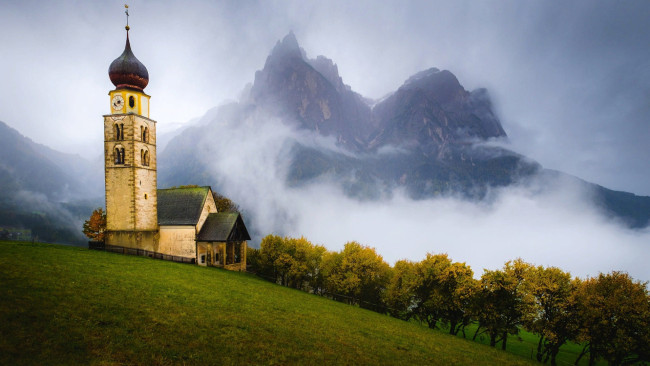 Обои картинки фото church at castelrotto, dolomites, italy, города, - католические соборы,  костелы,  аббатства, church, at, castelrotto