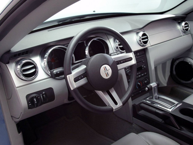 Обои картинки фото ford, mustang, 2005, автомобили, интерьеры