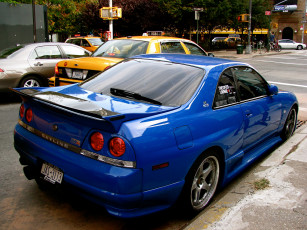 Картинка автомобили выставки уличные фото