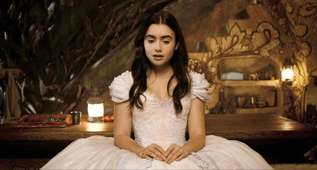Обои картинки фото mirror, кино, фильмы, lily, collins, snow, white