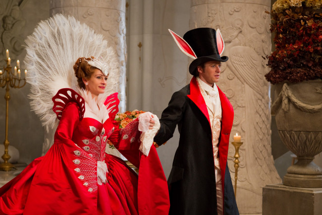 Обои картинки фото mirror, кино, фильмы, julia, roberts, evil, queen, armie, hammer, prince, alcott