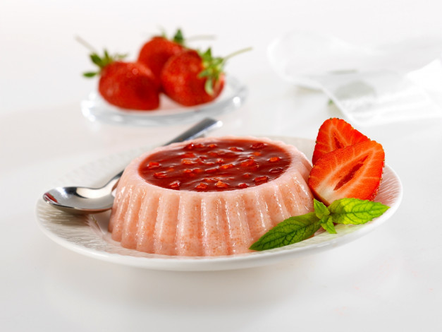 Обои картинки фото еда, мороженое,  десерты, мята, желе, клубника