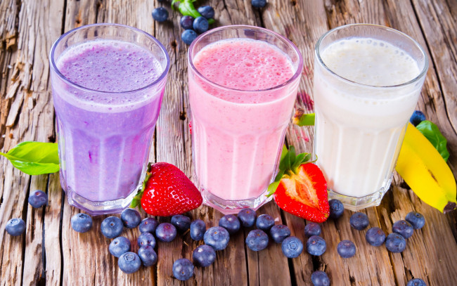 Обои картинки фото еда, напитки,  коктейль, голубика, клубника, банан