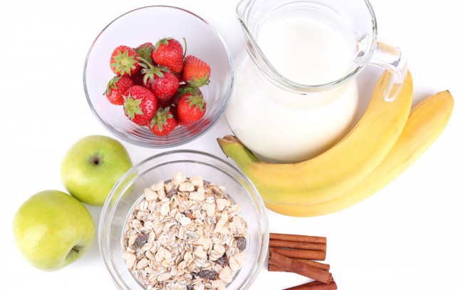 Обои картинки фото еда, разное, яблоки, бананы, молоко, мюсли, клубника