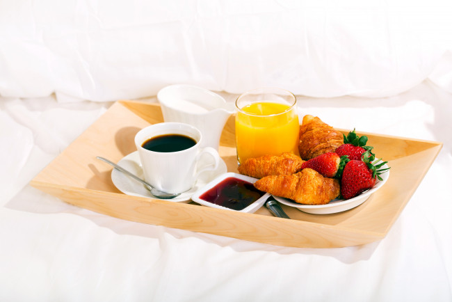 Обои картинки фото еда, разное, джем, клубника, круассаны, сок, кофе, сливки