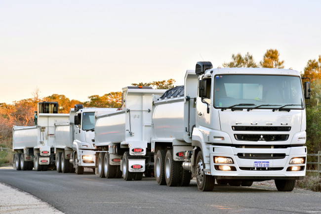 Обои картинки фото автомобили, mitsubishi, au-spec, fuso, super, great, fv