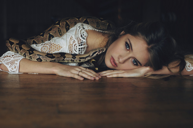 Обои картинки фото девушки, -unsort , брюнетки,  шатенки, лицо, взгляд