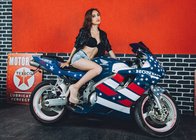 Обои картинки фото moto girl 45, мотоциклы, мото с девушкой, girls, moto