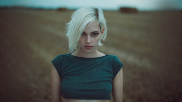 Картинка девушки -+блондинки +светловолосые девушка пoлe белый короткие волосы взгляд