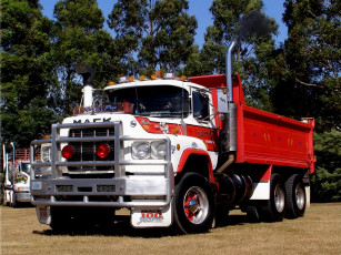 Картинка автомобили mack