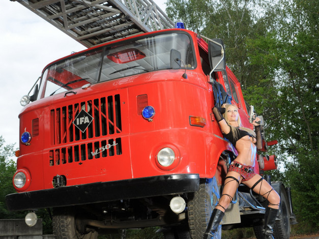 Обои картинки фото автомобили, авто, девушками