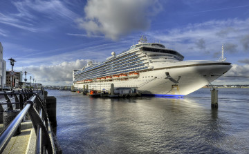 Картинка caribbean princess корабли лайнеры лайнер причал