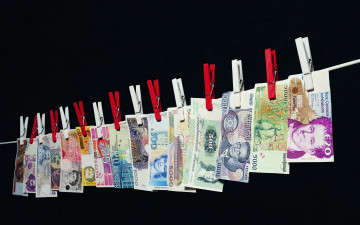 Картинка разное золото купюры монеты банкноты прищепки веревка