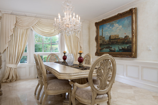 Обои картинки фото интерьер, столовая, сотл, стулья, шторы, картина, элегантный