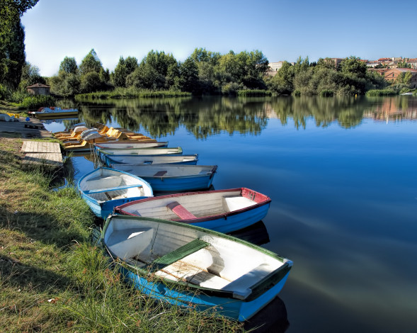 Обои картинки фото корабли, лодки,  шлюпки, река, пристань, берег