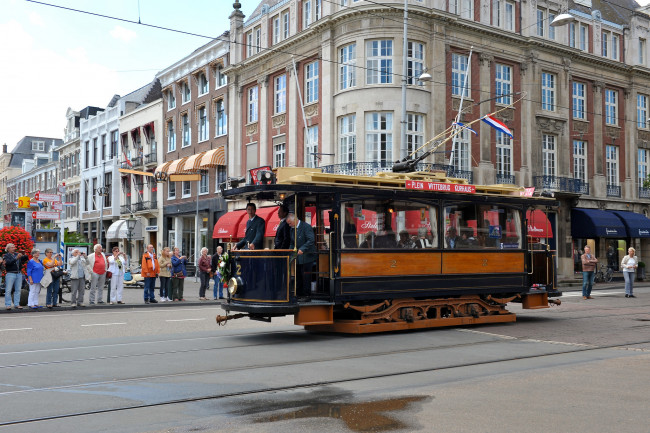 Обои картинки фото техника, трамваи, трамвай, улица, город, рельсы