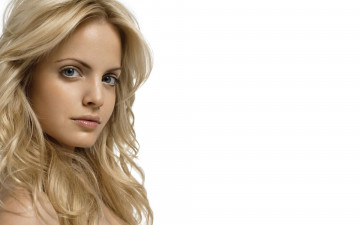 Картинка девушки mena+suvari мена сувари блондинка актриса взгляд лицо